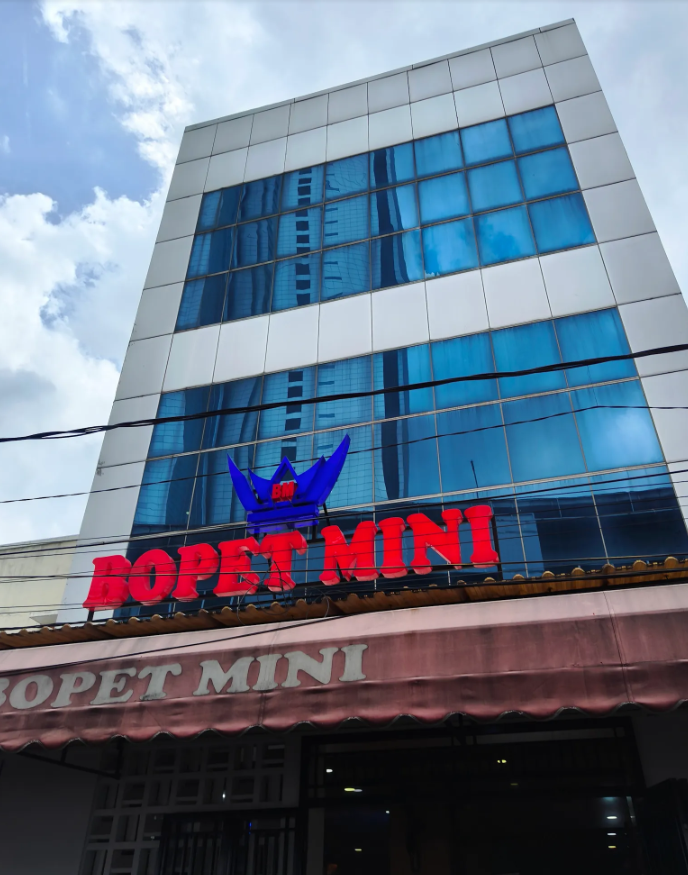Bagian depan Rumah Makan Padang Bopet Mini Benhil